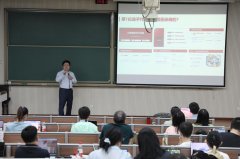 并演示了AI生成讲授配图、复杂框架图等适用技